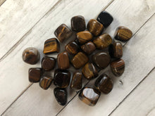 Load image into Gallery viewer, Tiger eye tumbled stone ✨