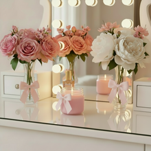 Load image into Gallery viewer, Flower bouquet 8oz Hand poured Glass candle
