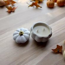 Load image into Gallery viewer, Vanilla Pumpkin candle includes ceramic pumpkin keep sake
