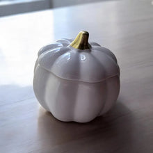 Load image into Gallery viewer, Vanilla Pumpkin candle includes ceramic pumpkin keep sake
