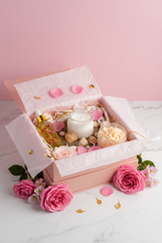 Load image into Gallery viewer, Flower bouquet gift box
